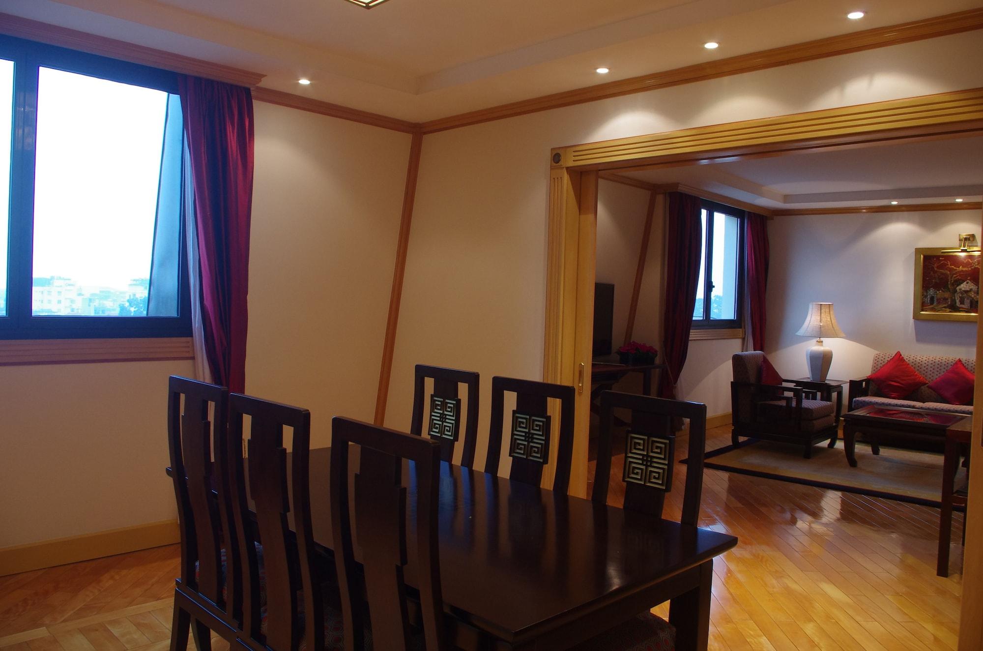 Hilton Hanoi Opera Екстер'єр фото