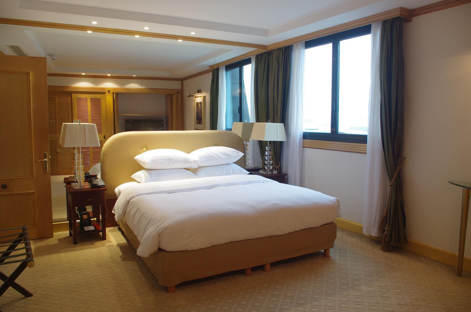 Hilton Hanoi Opera Екстер'єр фото