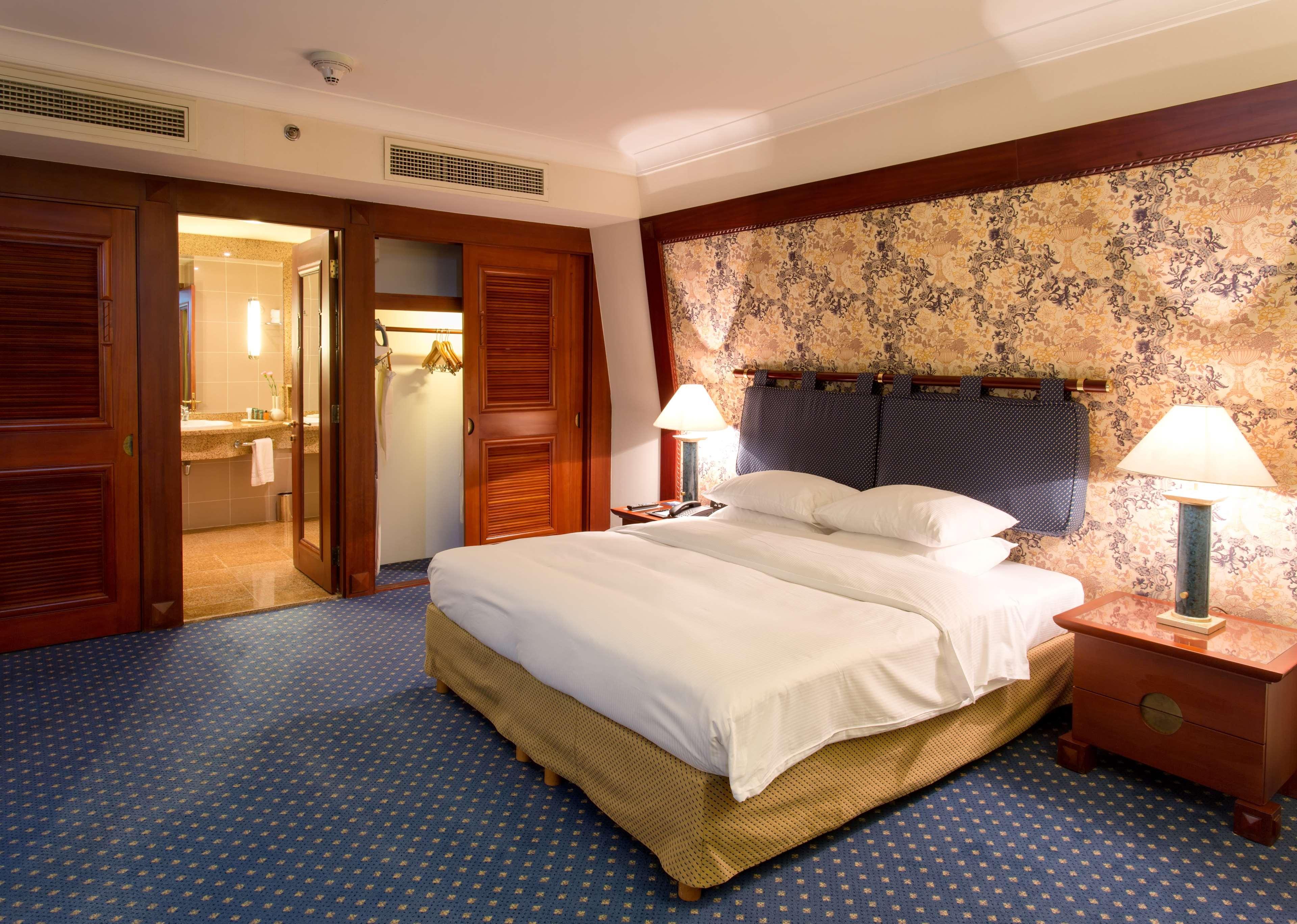 Hilton Hanoi Opera Екстер'єр фото