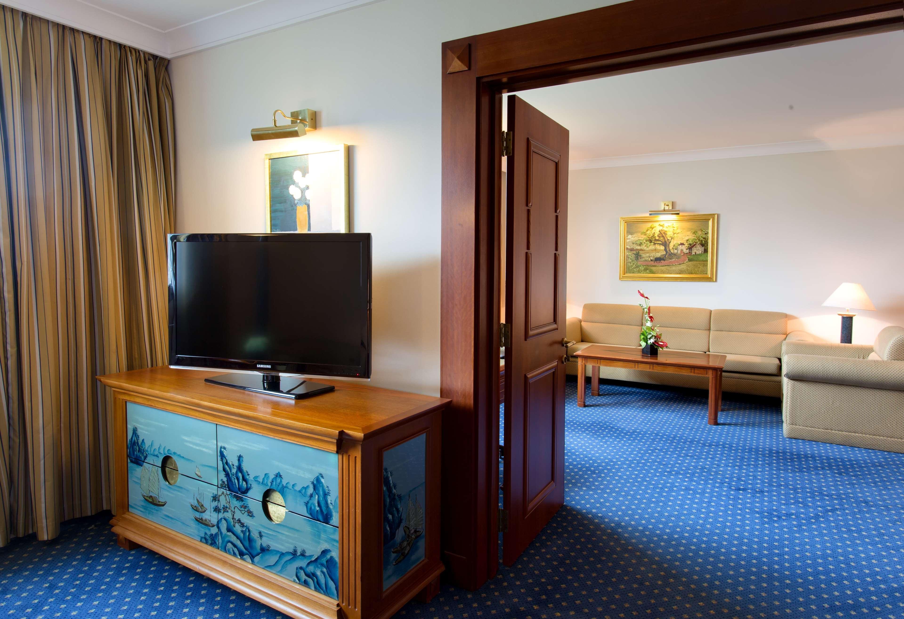 Hilton Hanoi Opera Екстер'єр фото