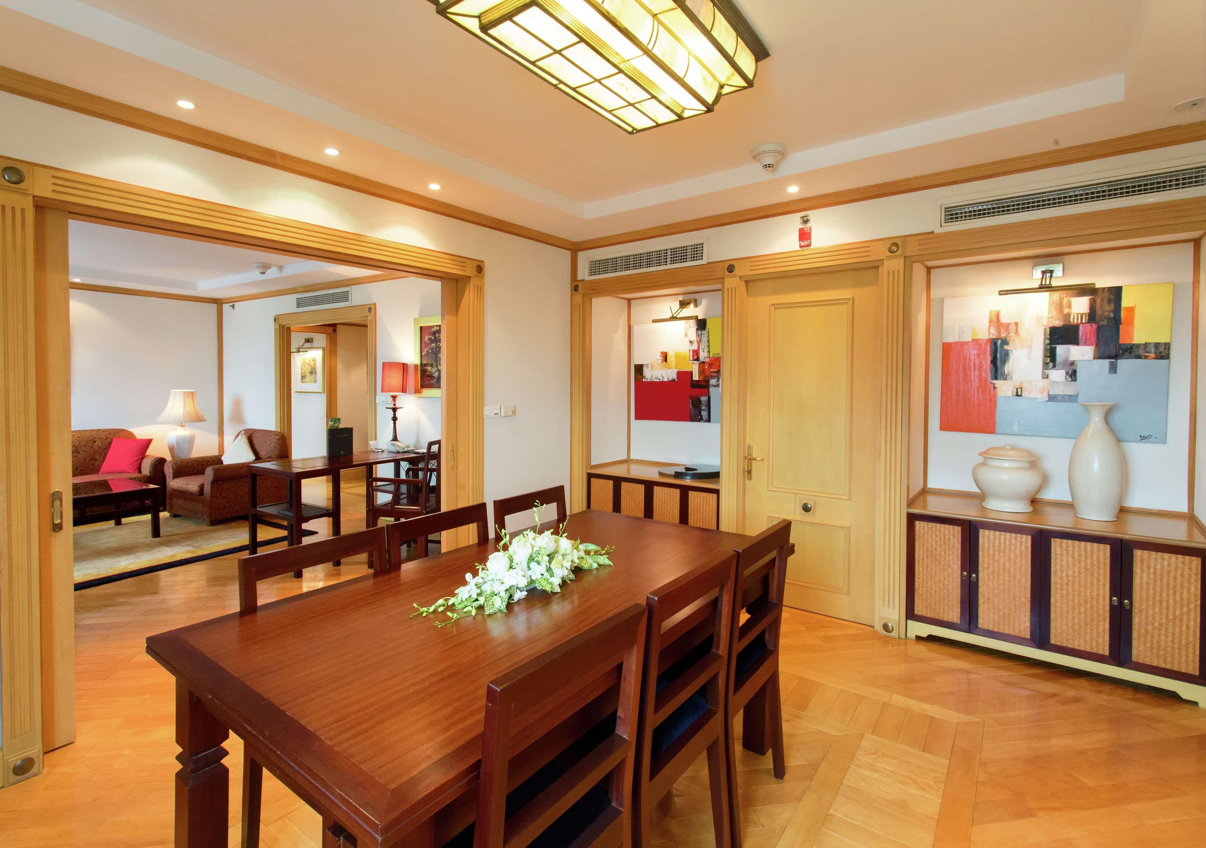 Hilton Hanoi Opera Екстер'єр фото
