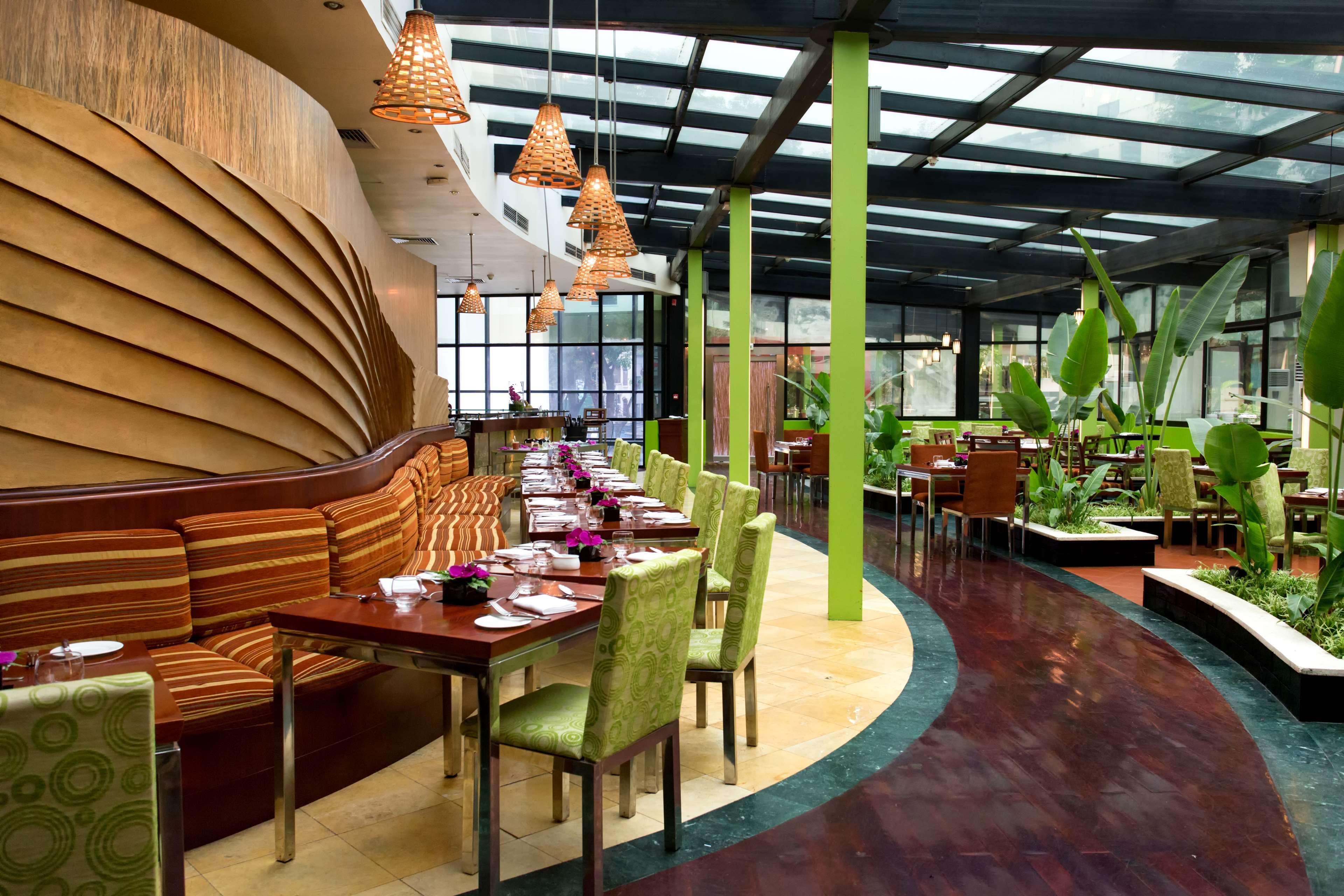 Hilton Hanoi Opera Екстер'єр фото