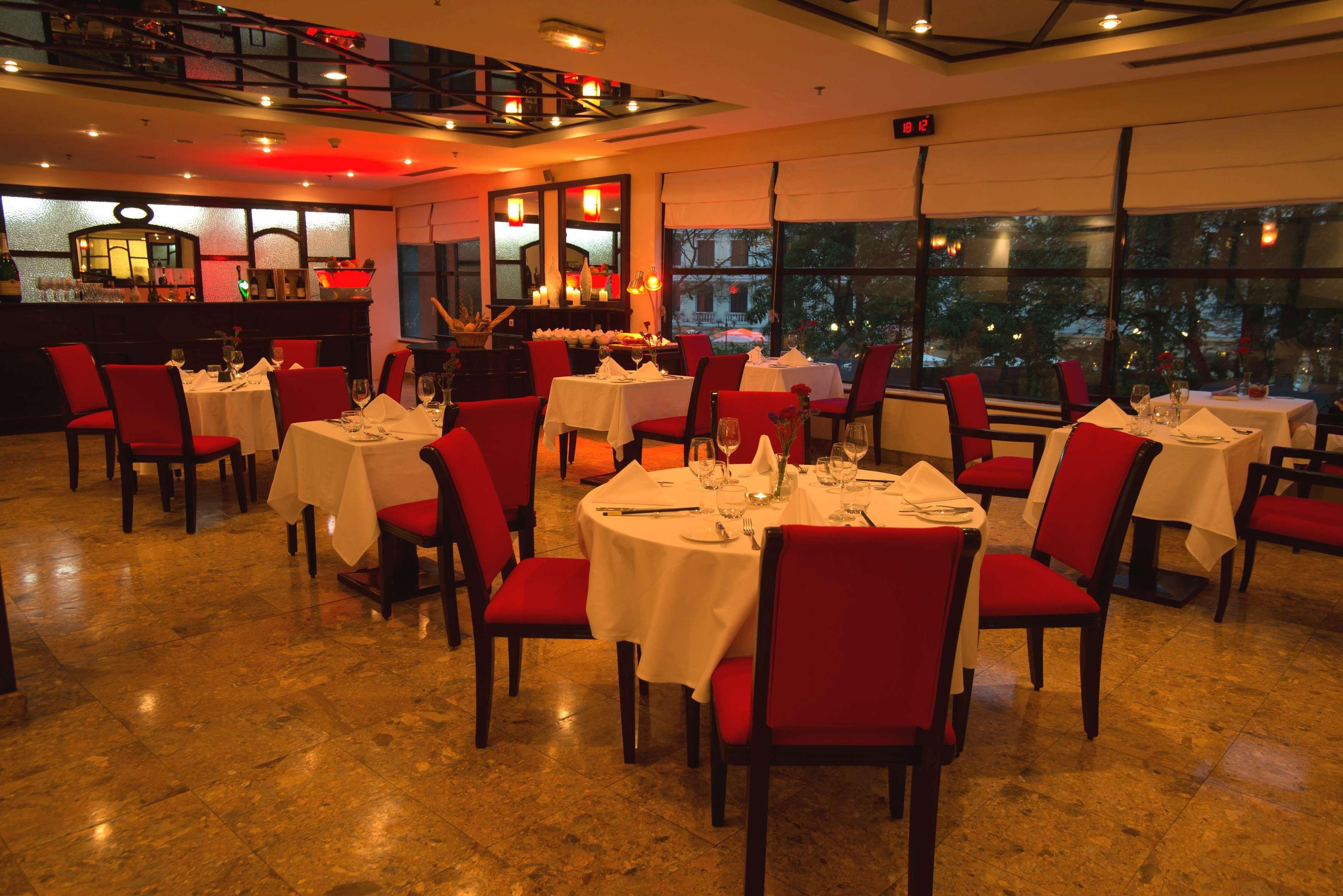 Hilton Hanoi Opera Екстер'єр фото