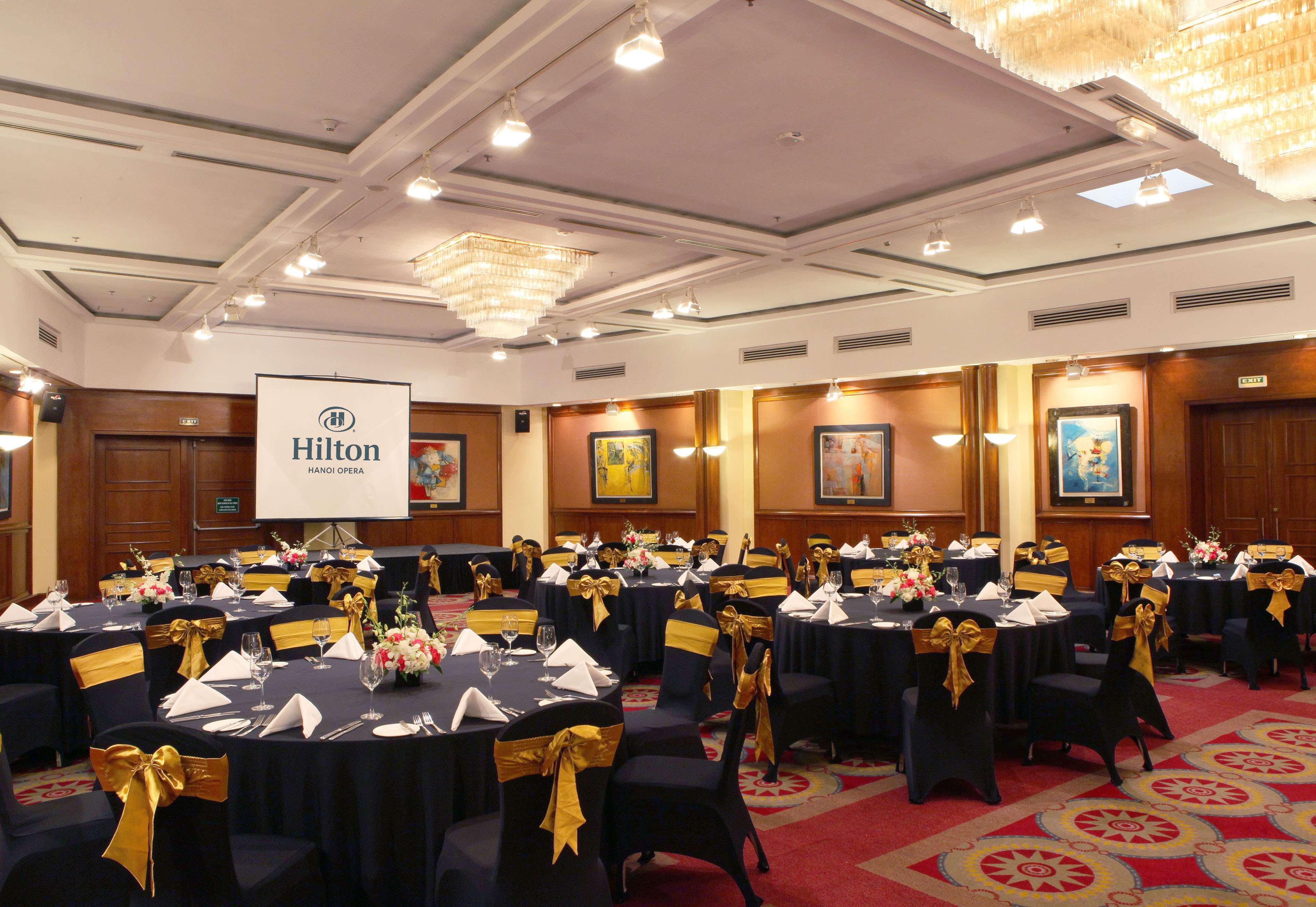 Hilton Hanoi Opera Екстер'єр фото