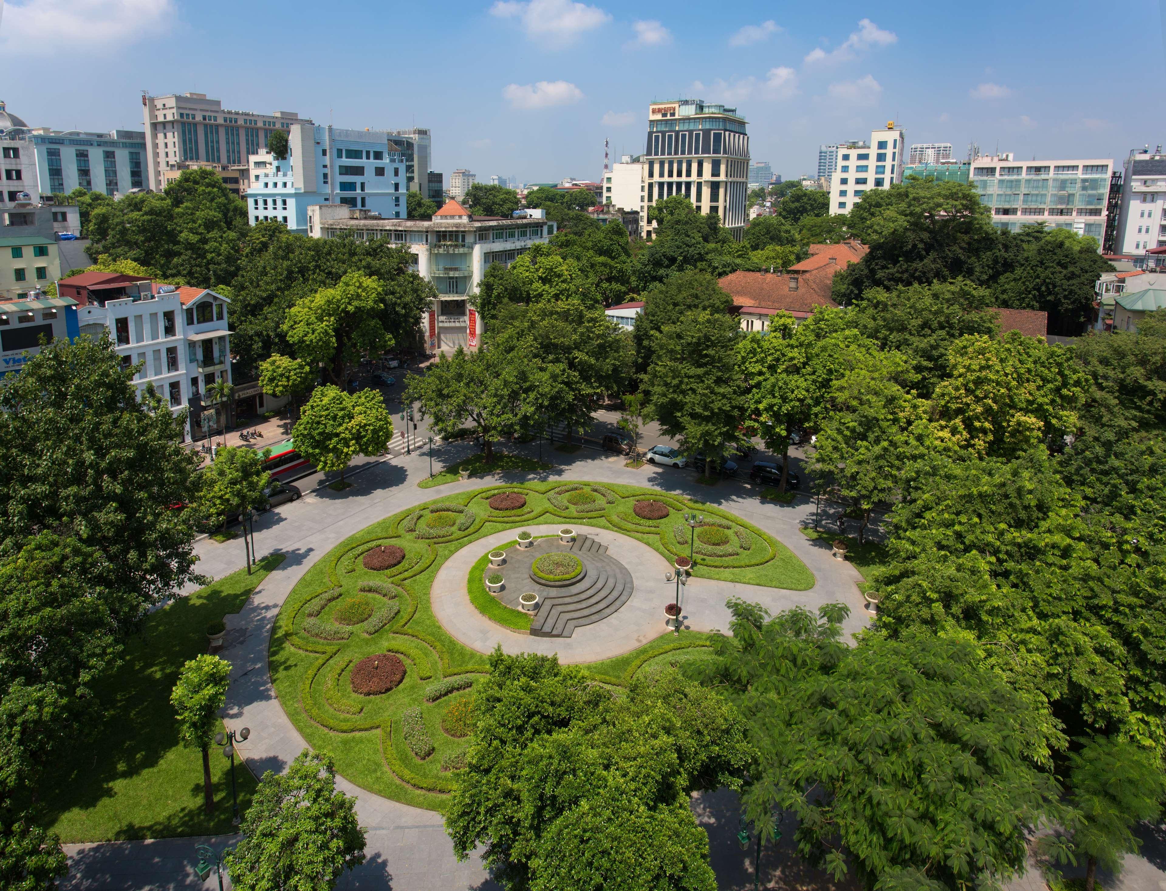 Hilton Hanoi Opera Екстер'єр фото