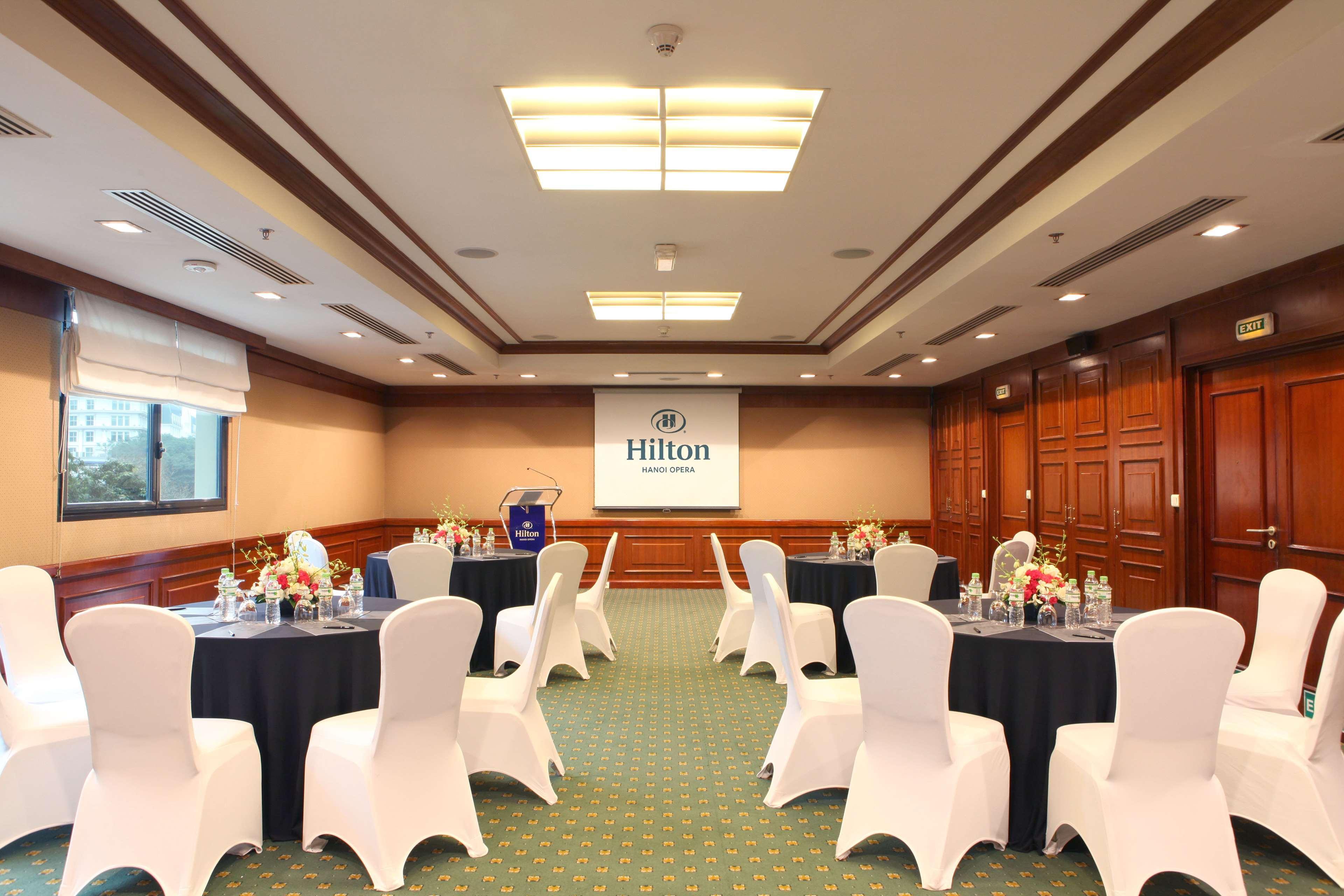 Hilton Hanoi Opera Екстер'єр фото